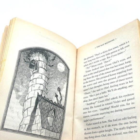 A Series of Unfortunate Events: The Bad Beginning, Paperback by Snicket, Lemony - Picture 7 of 7